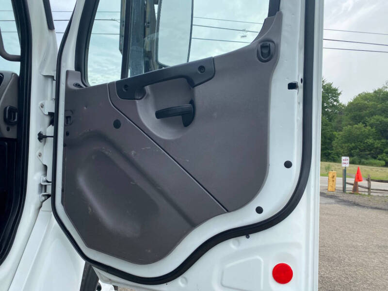 2015 Freightliner M2 106