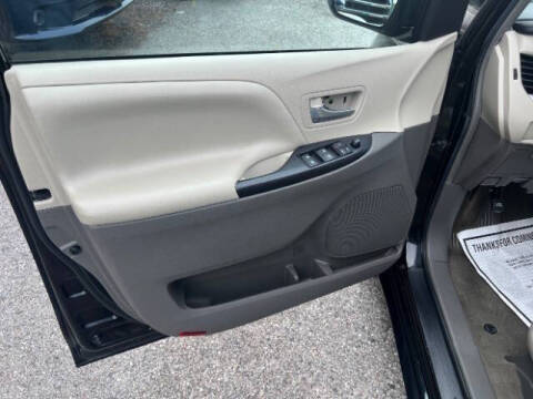 2017 Toyota Sienna LE 8-Passenger