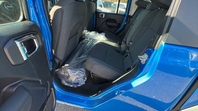 2026 Jeep Gladiator Sport