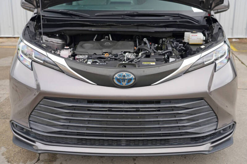 2021 Toyota Sienna LE 8-Passenger