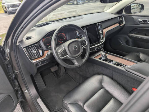 2022 Volvo S60 B5 Momentum