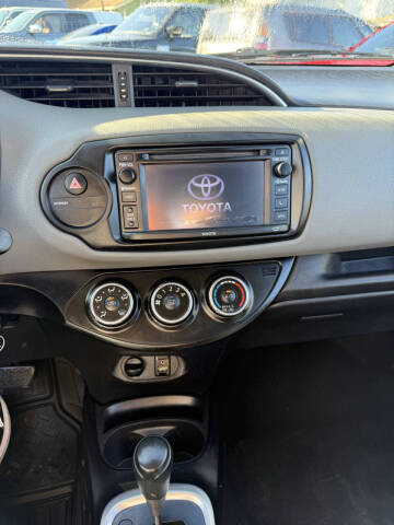 2016 Toyota Yaris 5-Door LE