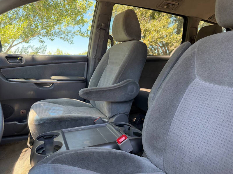 2010 Toyota Sienna LE 7-Passenger