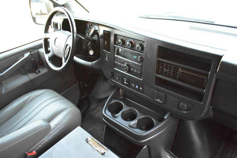 2022 GMC Savana 2500