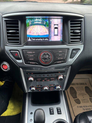 2017 Nissan Pathfinder SL