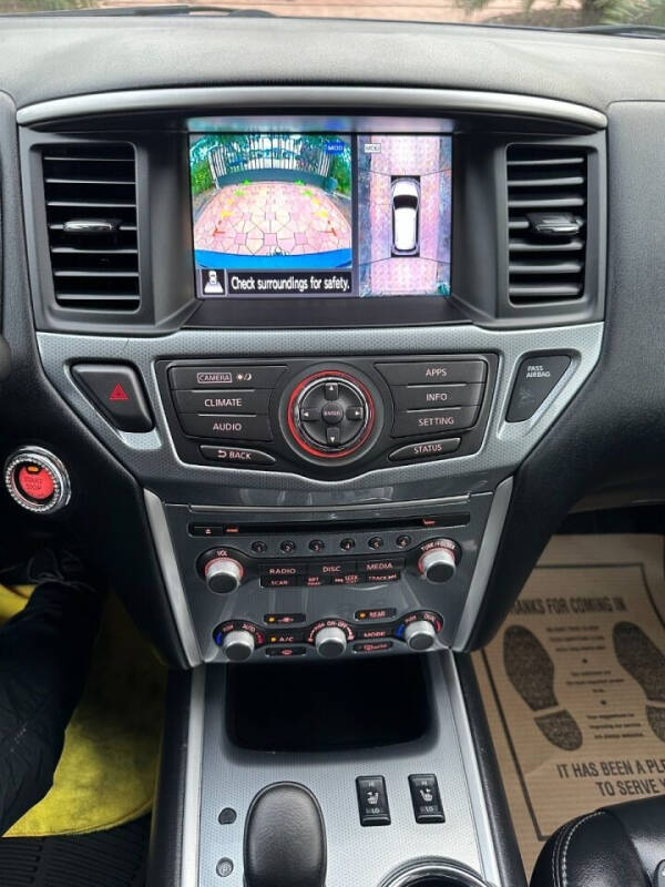 2017 Nissan Pathfinder SL