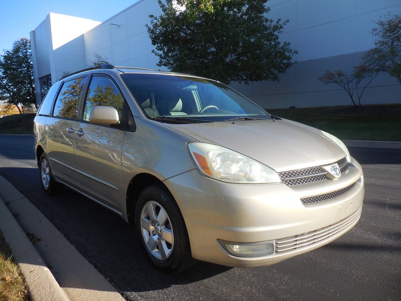 2004 Toyota Sienna for sale at Genuine Motors in Schaumburg, IL