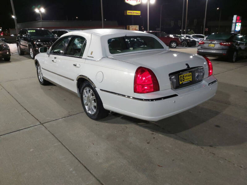 2003 Lincoln Town Car Signature