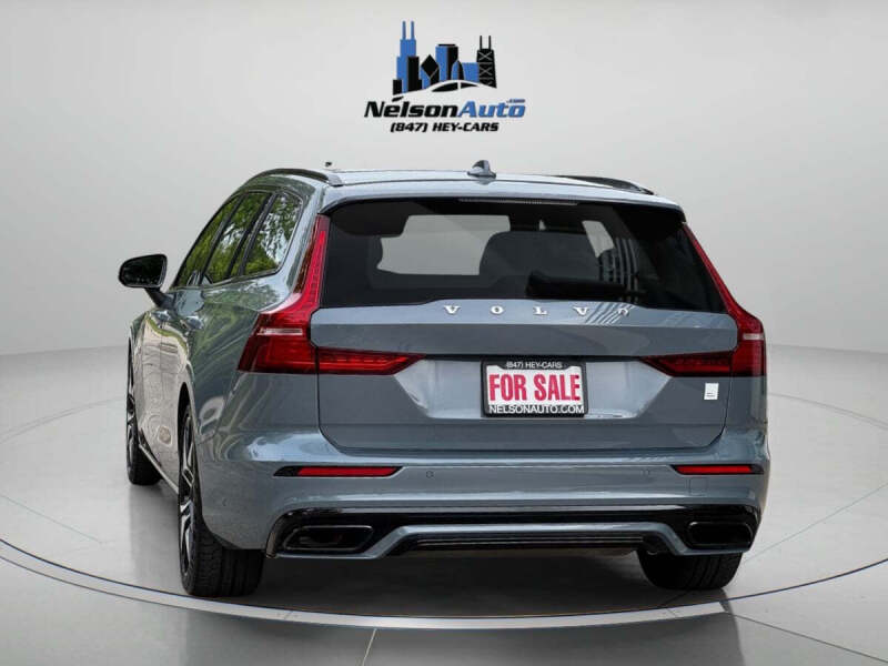 2022 Volvo V60 Recharge T8 Polestar Engineered
