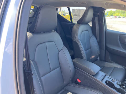 2026 Volvo XC40 B5 Core