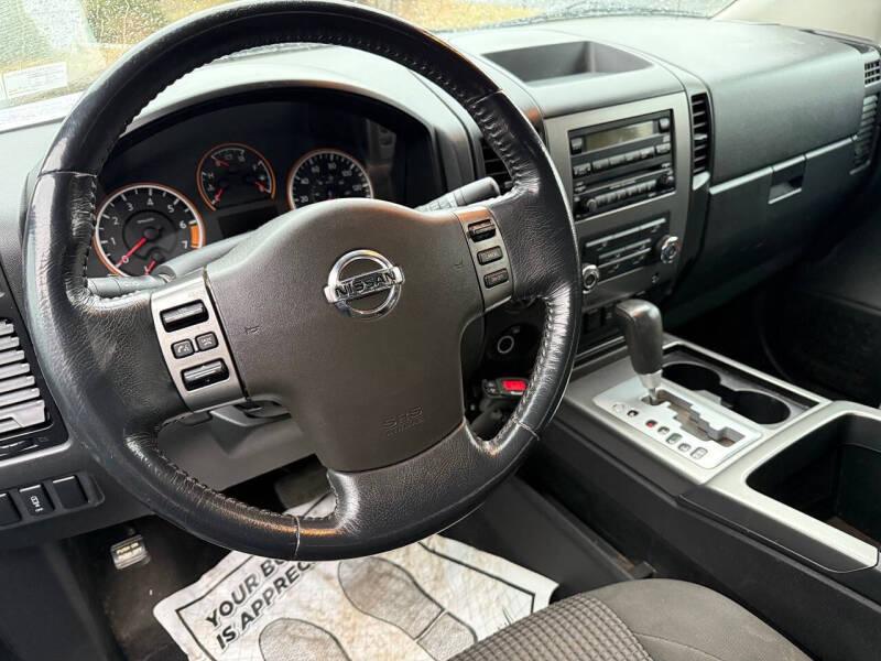 2011 Nissan Titan SV