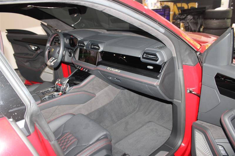 2025 Lamborghini Urus SE