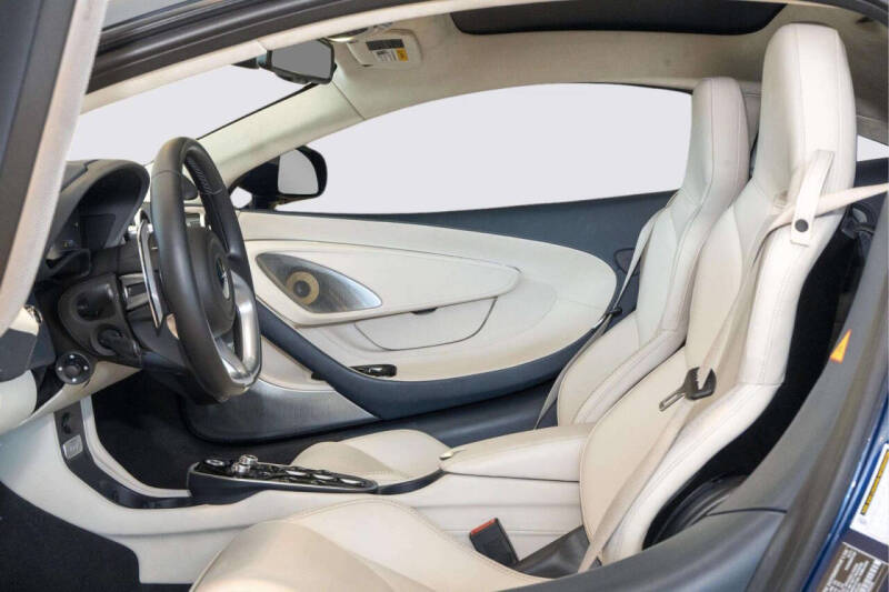 2023 McLaren GT