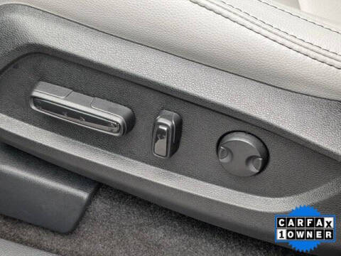 2023 Honda Pilot EX-L w/Rear Captain's Chairs