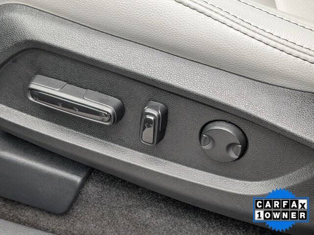 2023 Honda Pilot EX-L w/Rear Captain's Chairs