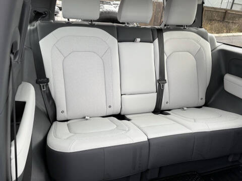 2025 Land Rover Defender 90 P300 S