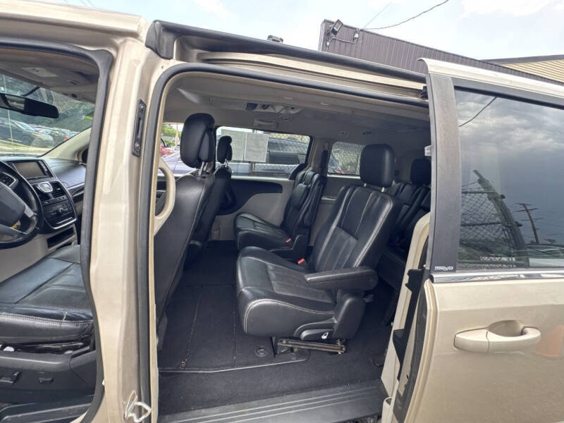 2012 Chrysler Town and Country Touring