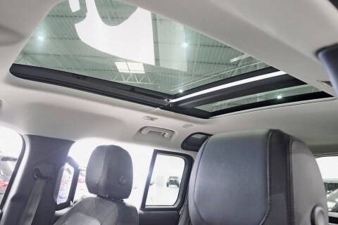 2020 Land Rover Defender 110 SE