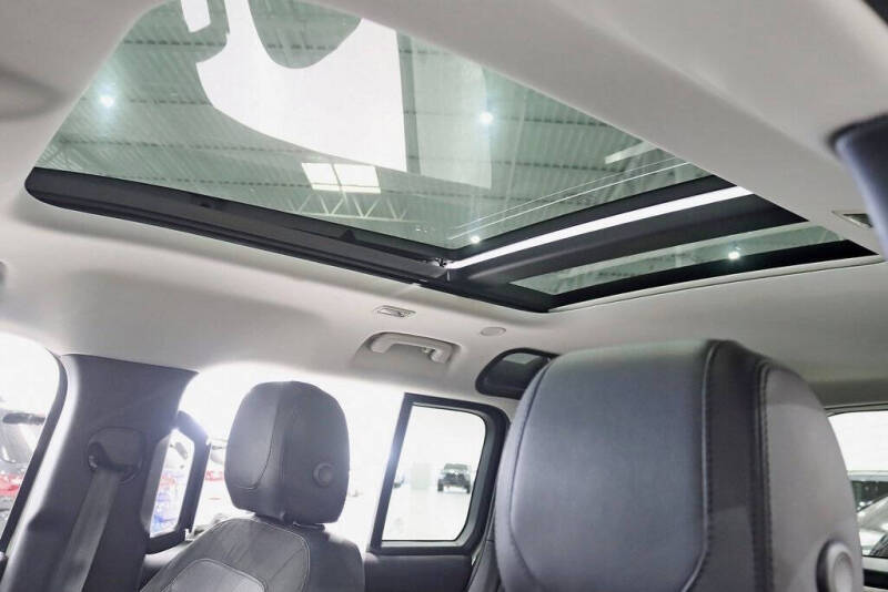 2020 Land Rover Defender 110 SE