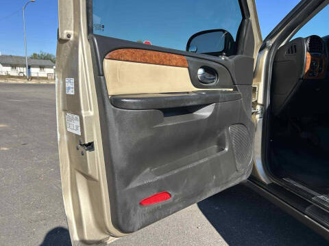 2005 Isuzu Ascender LS 5 Passenger