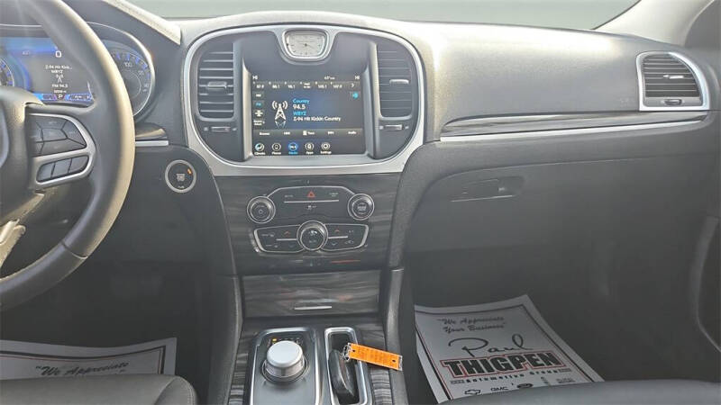 2022 Chrysler 300 Touring