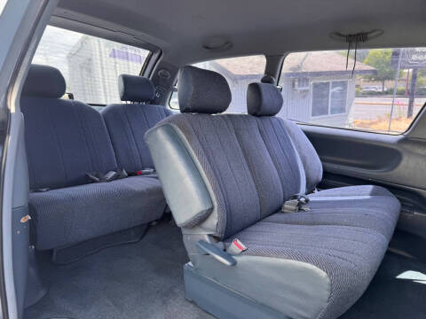 1993 Toyota Previa Deluxe