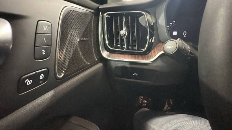2024 Volvo S60 B5 Plus Dark Theme