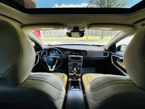 2015 Volvo V60 Cross Country T5