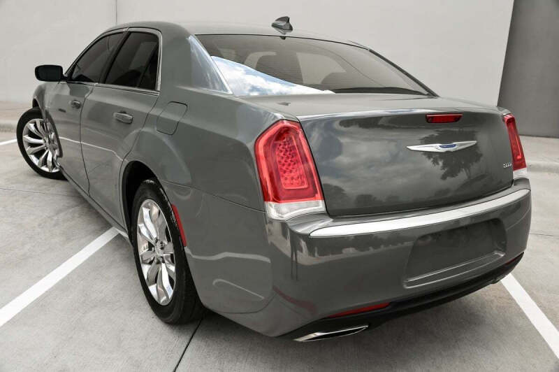 2019 Chrysler 300 Limited