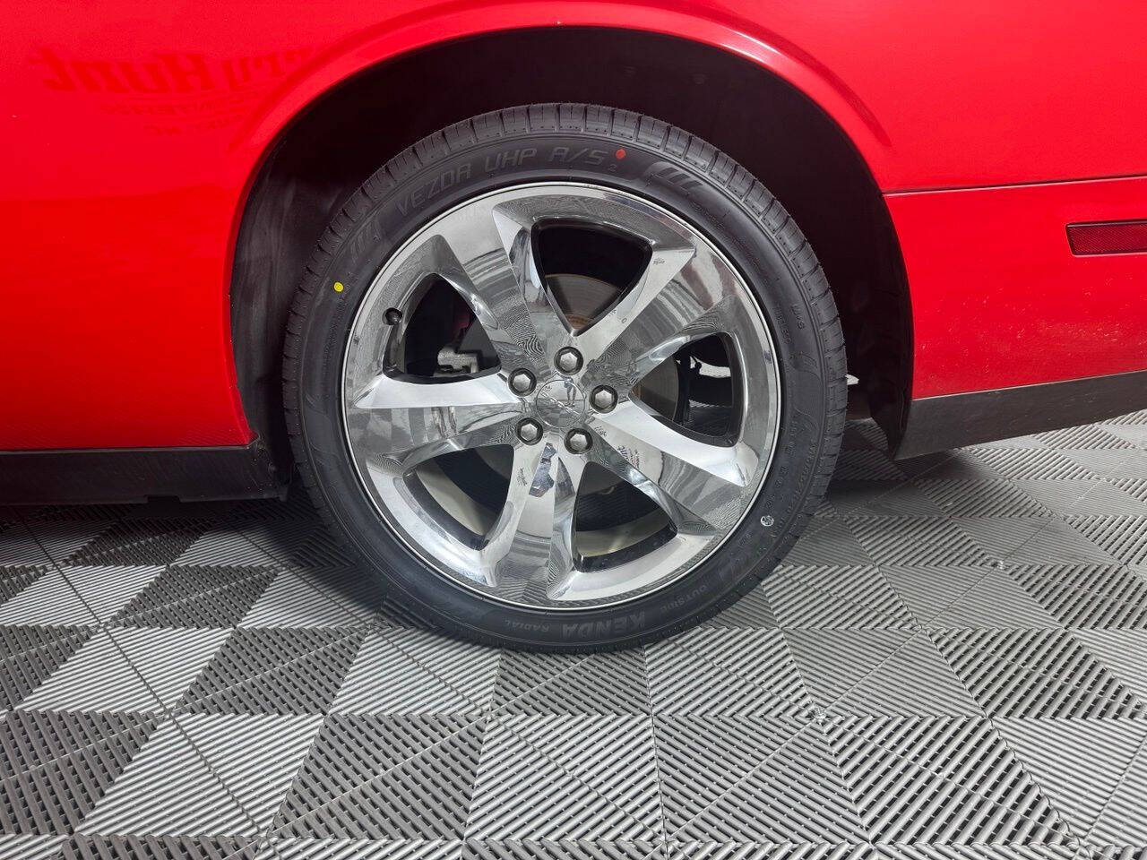 Dk. Red 2014 Dodge Challenger R/T R/T 2dr Coupe 29