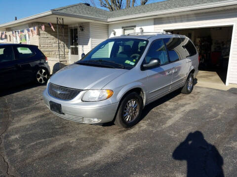 2003 Chrysler Town and Country for sale at CALDERONE CAR & TRUCK in Whiteland IN