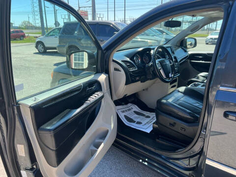 2014 Chrysler Town and Country Touring