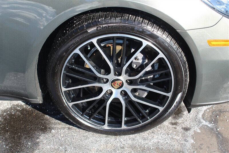 2022 Porsche Panamera 4
