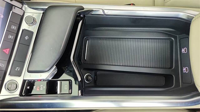 2022 Audi e-tron quattro Premium