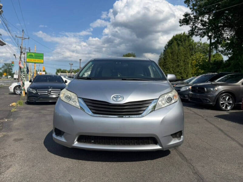 2015 Toyota Sienna LE 7-Passenger