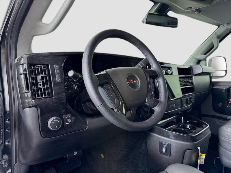 2025 GMC Savana 2500