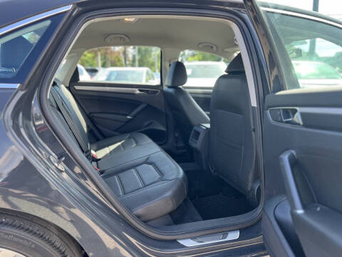 2017 Volkswagen Passat 1.8T R-Line
