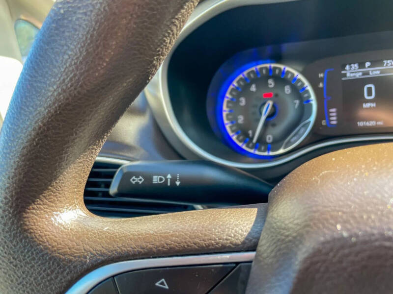 2020 Chrysler Voyager LXi