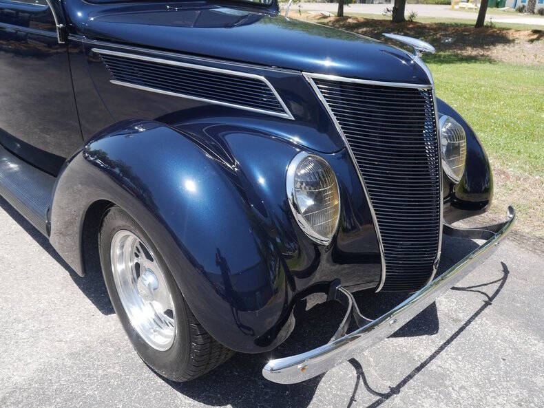 1937 Ford Deluxe
