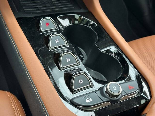 2025 VinFast VF8 Plus