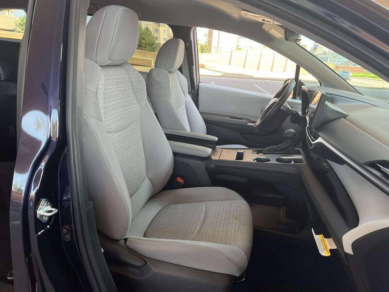 2025 Toyota Sienna LE 8-Passenger