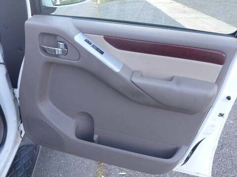 2012 Nissan Pathfinder LE