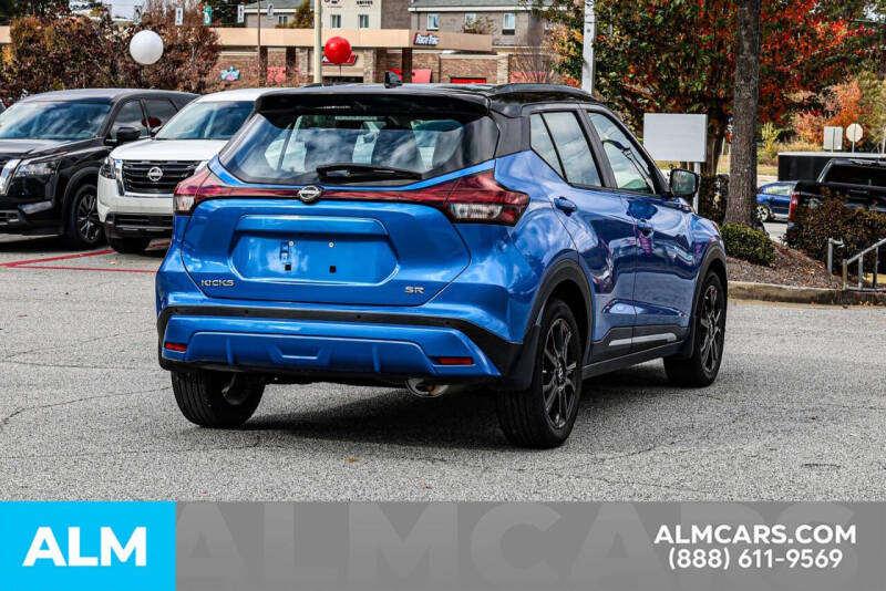 2022 Nissan Kicks SR