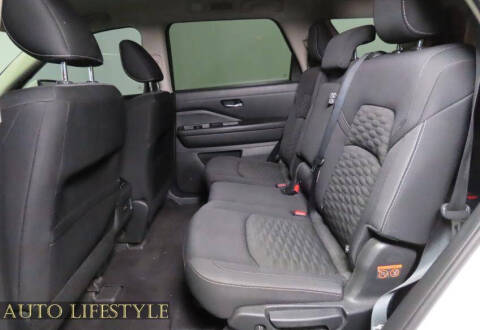 2022 Nissan Pathfinder SV