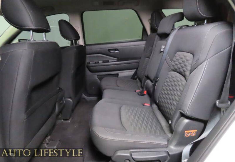 2022 Nissan Pathfinder SV