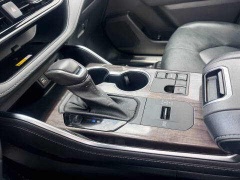 2023 Toyota Highlander Platinum