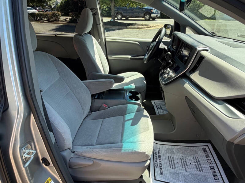 2015 Toyota Sienna LE 8-Passenger