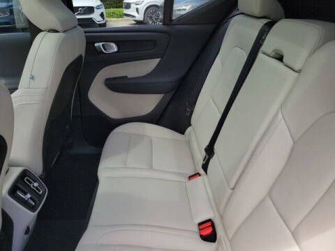 2025 Volvo XC40 B5 Plus Bright Theme