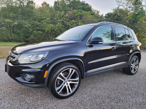 2017 Volkswagen Tiguan for sale at Akron Auto Center in Akron OH