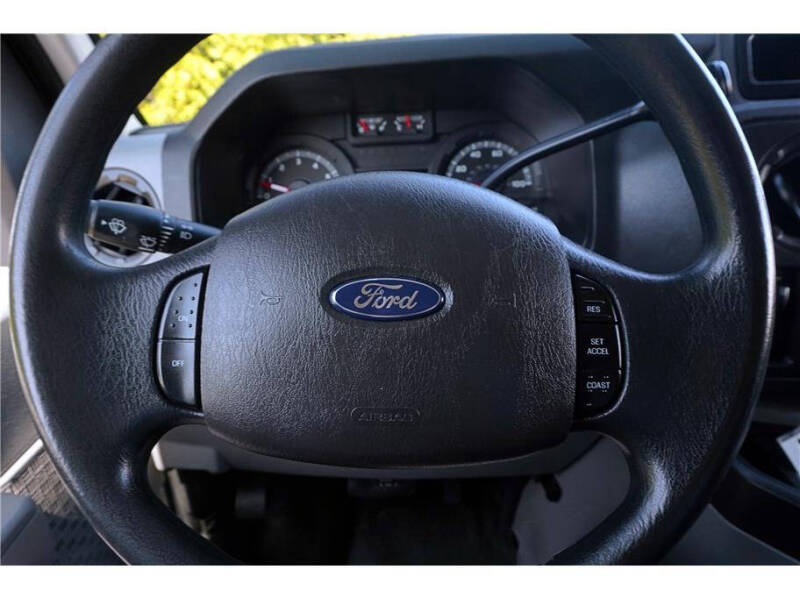 2013 Ford E-Series E-350 SD